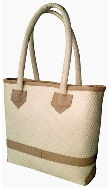 *Bolsa de Praia em Palha de Carnaúba e couro legítimo*