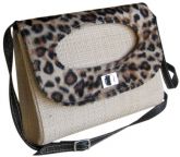 Bolsa Tiracolo com tampa vazada animal print